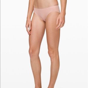 Lululemon smooth seamless hipster undies!